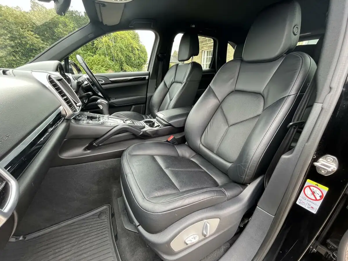 2016-porsche-cayenne-30td-big-38