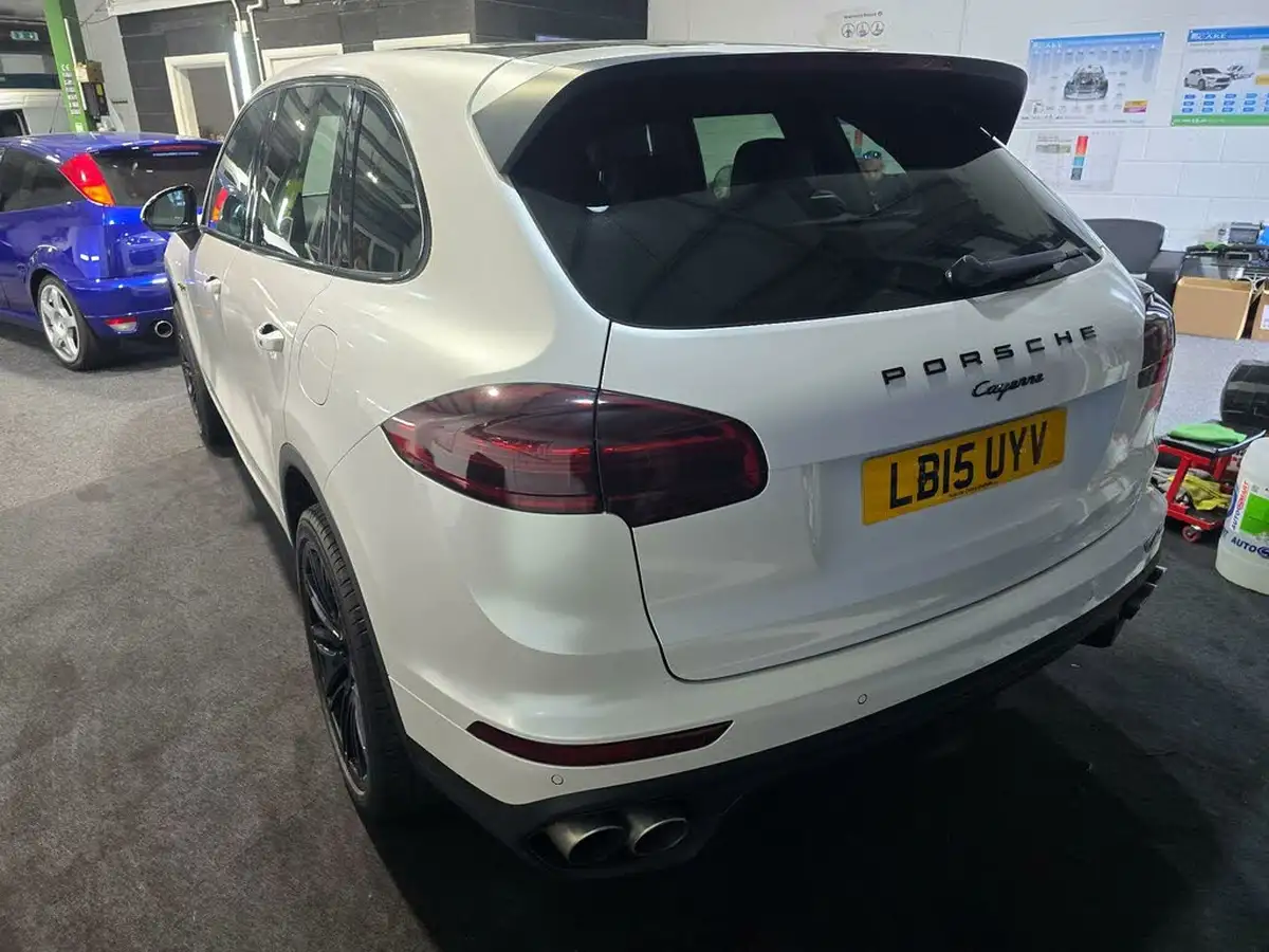 2015-porsche-cayenne-30-s-e-hybrid-big-5
