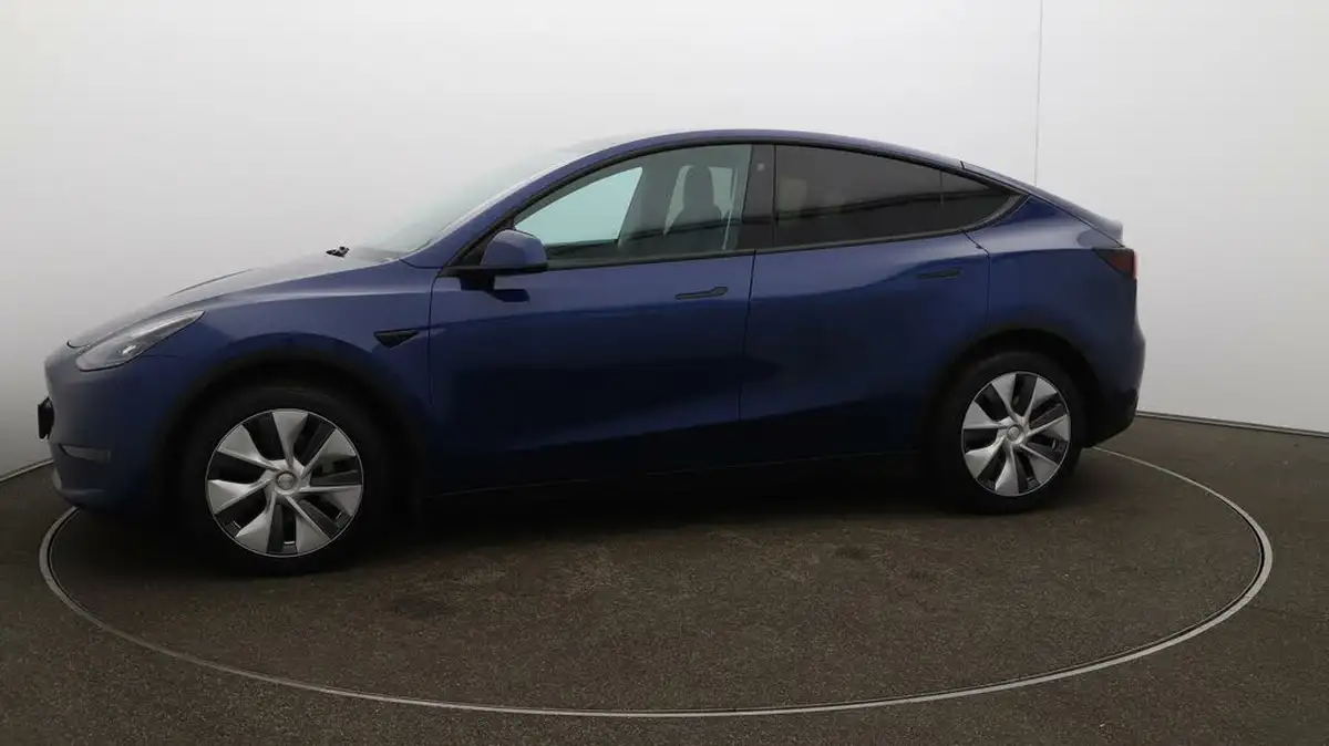 2022-tesla-model-y-e-long-range-big-64