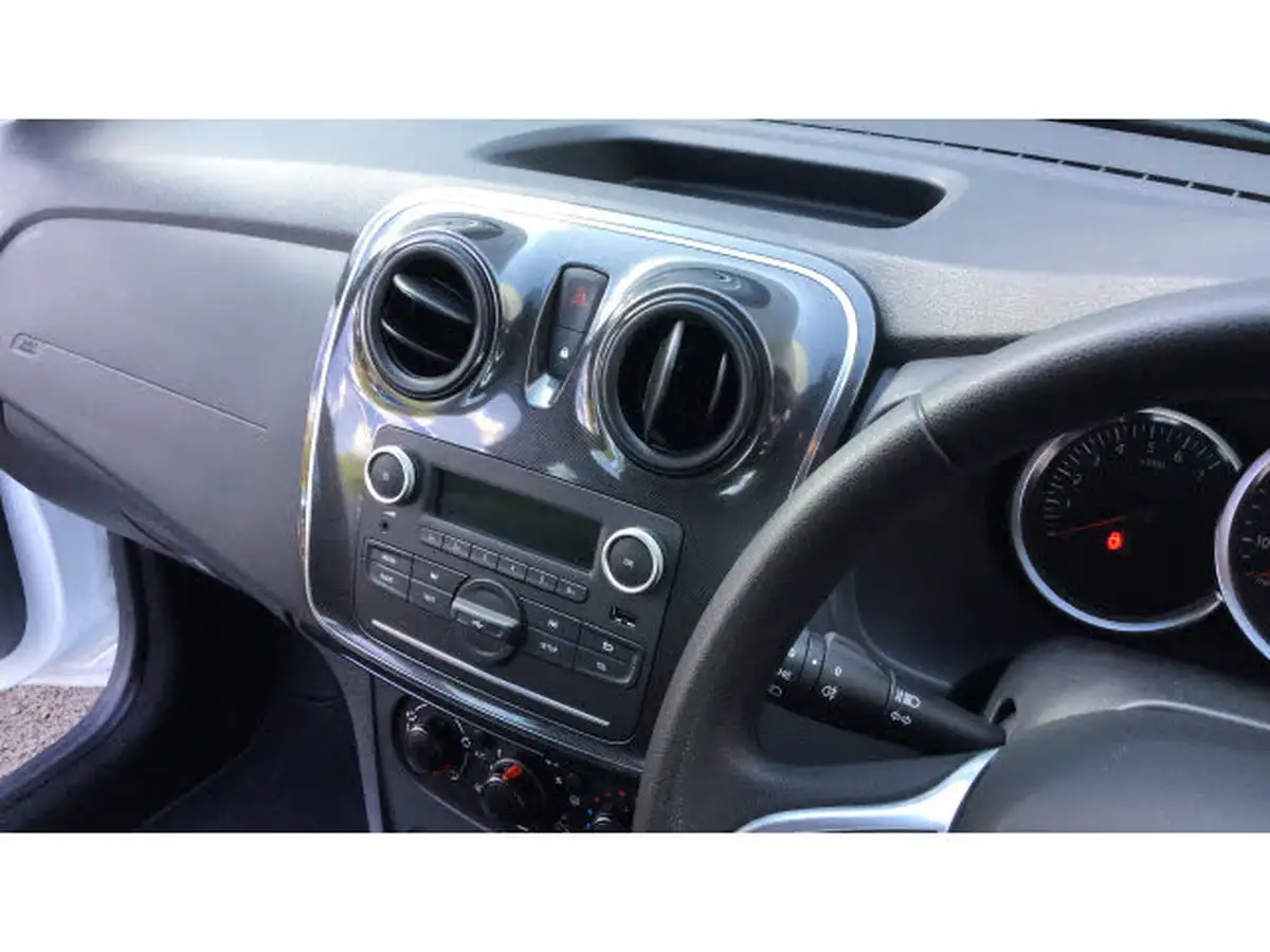 2018-dacia-sandero-10-sce-essential-big-16