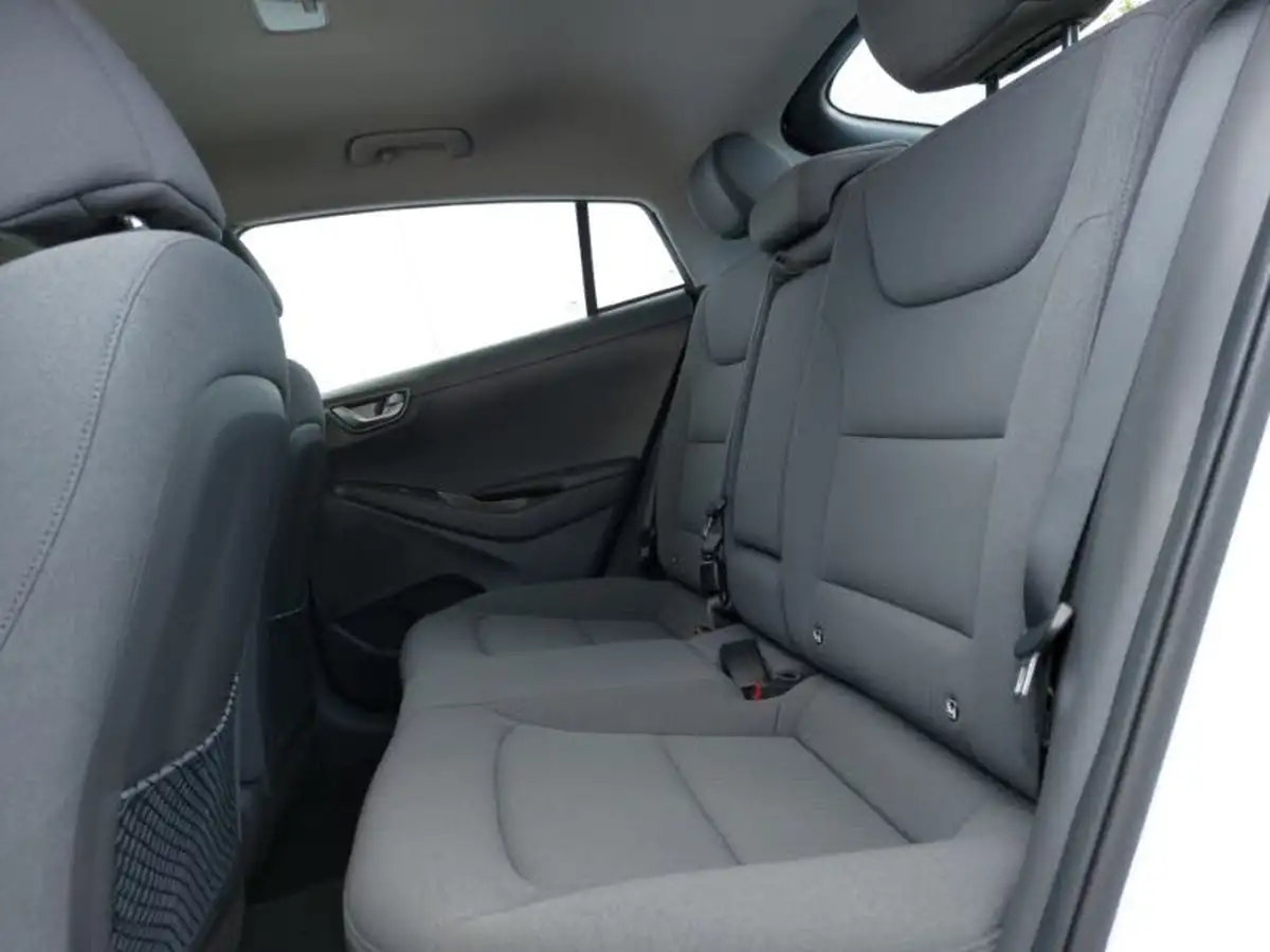 2020-hyundai-kona-e-premium-136ps-39kwh-big-5
