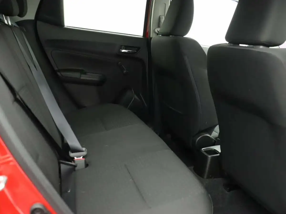 2019-suzuki-swift-12-dualjet-attitude-big-14