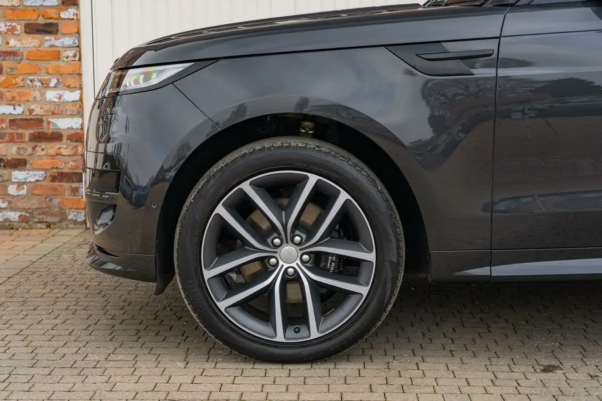 2023-land-rover-range-rover-sport-30-d300-dynamic-se-big-11