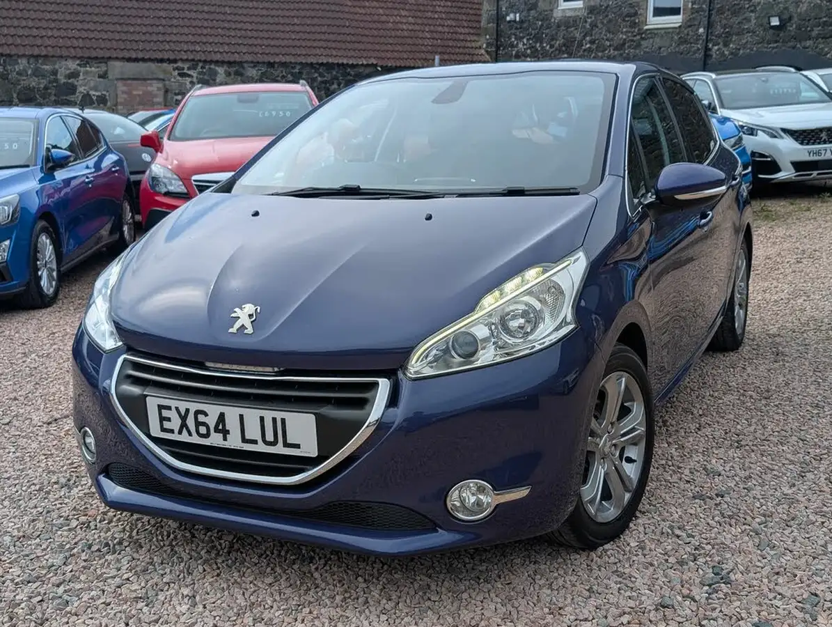 2014-peugeot-208-12-allure-vti-5d-big-4