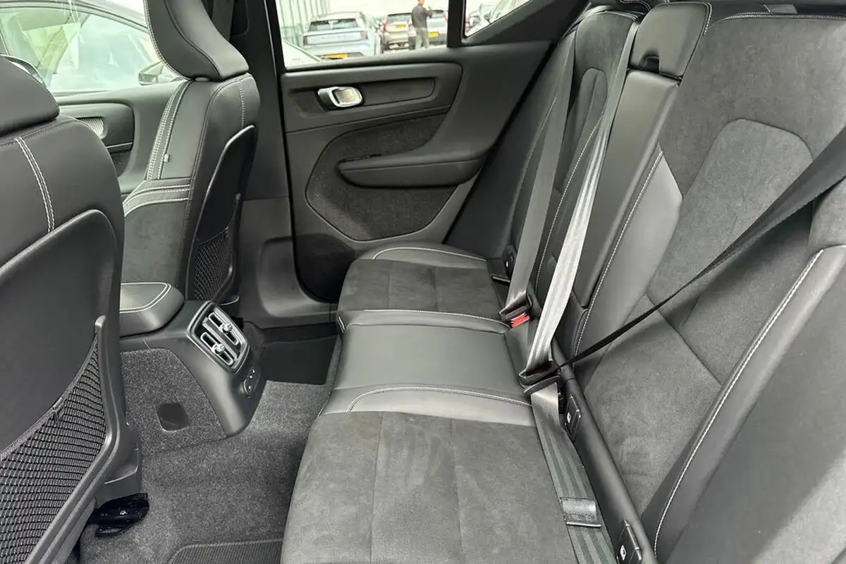 2021-volvo-xc40-15-t5-r-design-262bhp-big-16