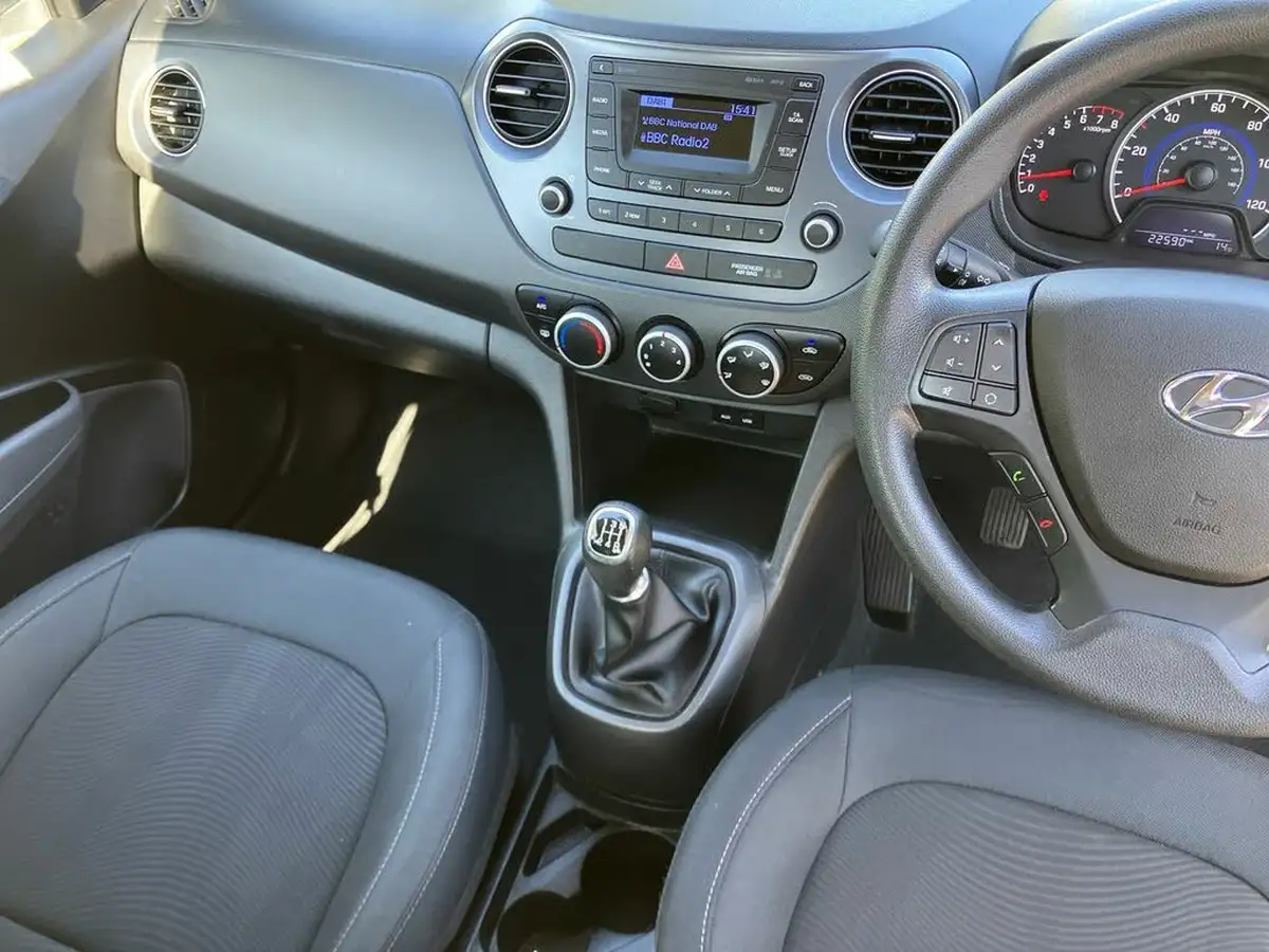 2018-hyundai-i10-10-se-66ps-big-19