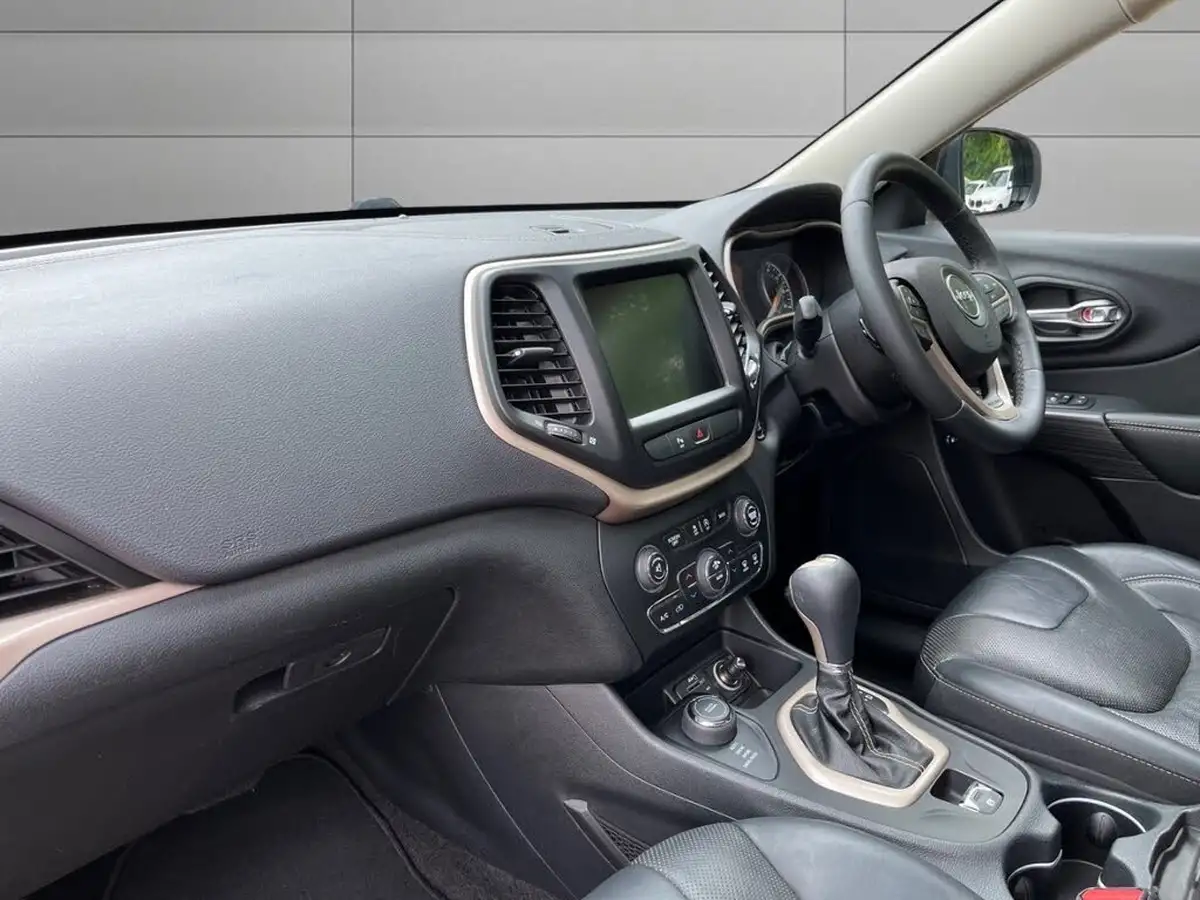 2017-jeep-cherokee-22multijet-ii-limited-ss-big-13