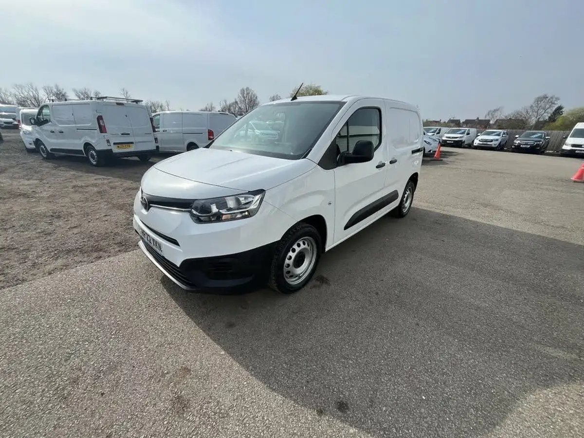 2022-toyota-proace-city-15d-active-big-2