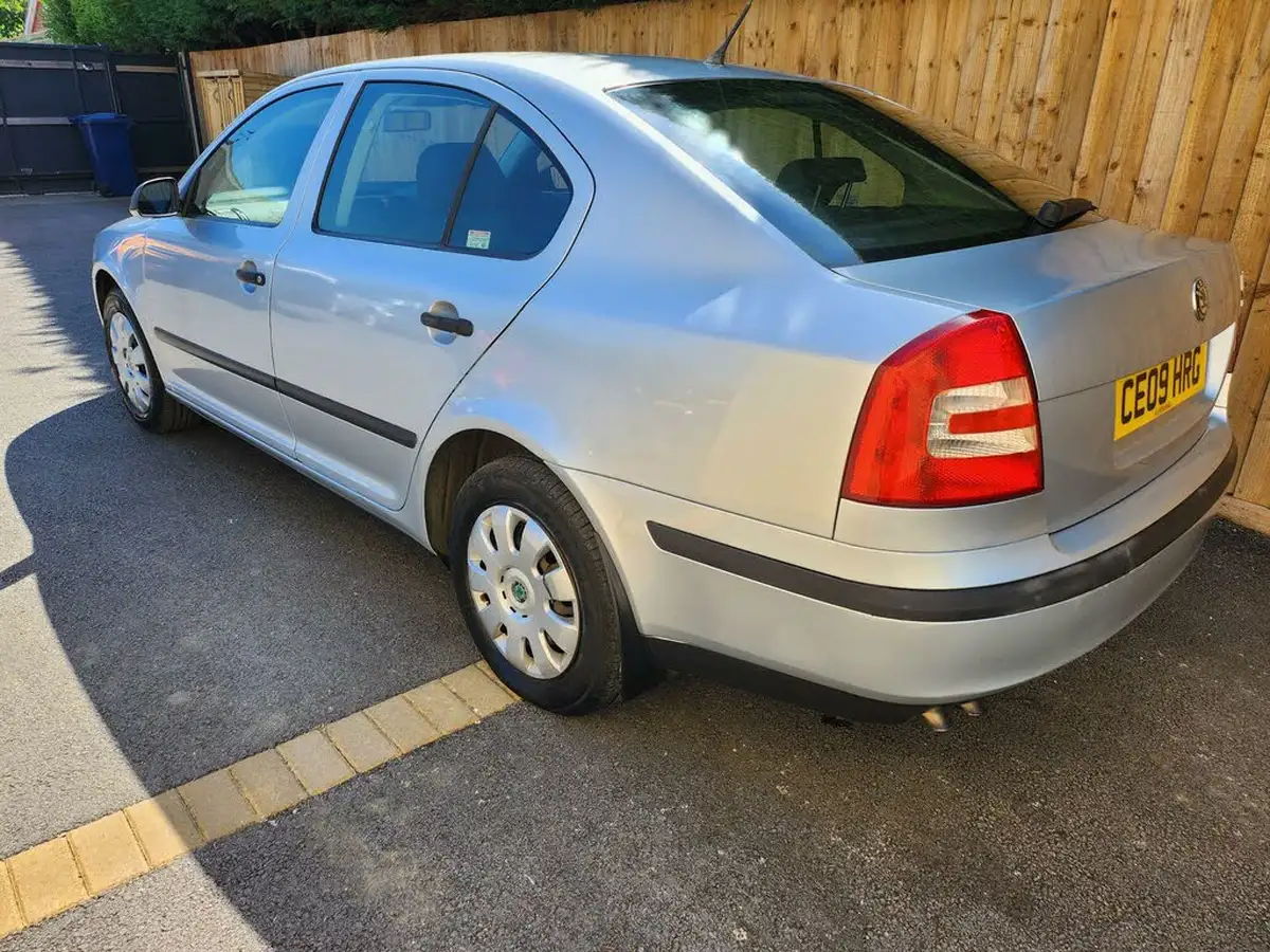 2009-skoda-octavia-19td-classic-pd-hatchback-big-3