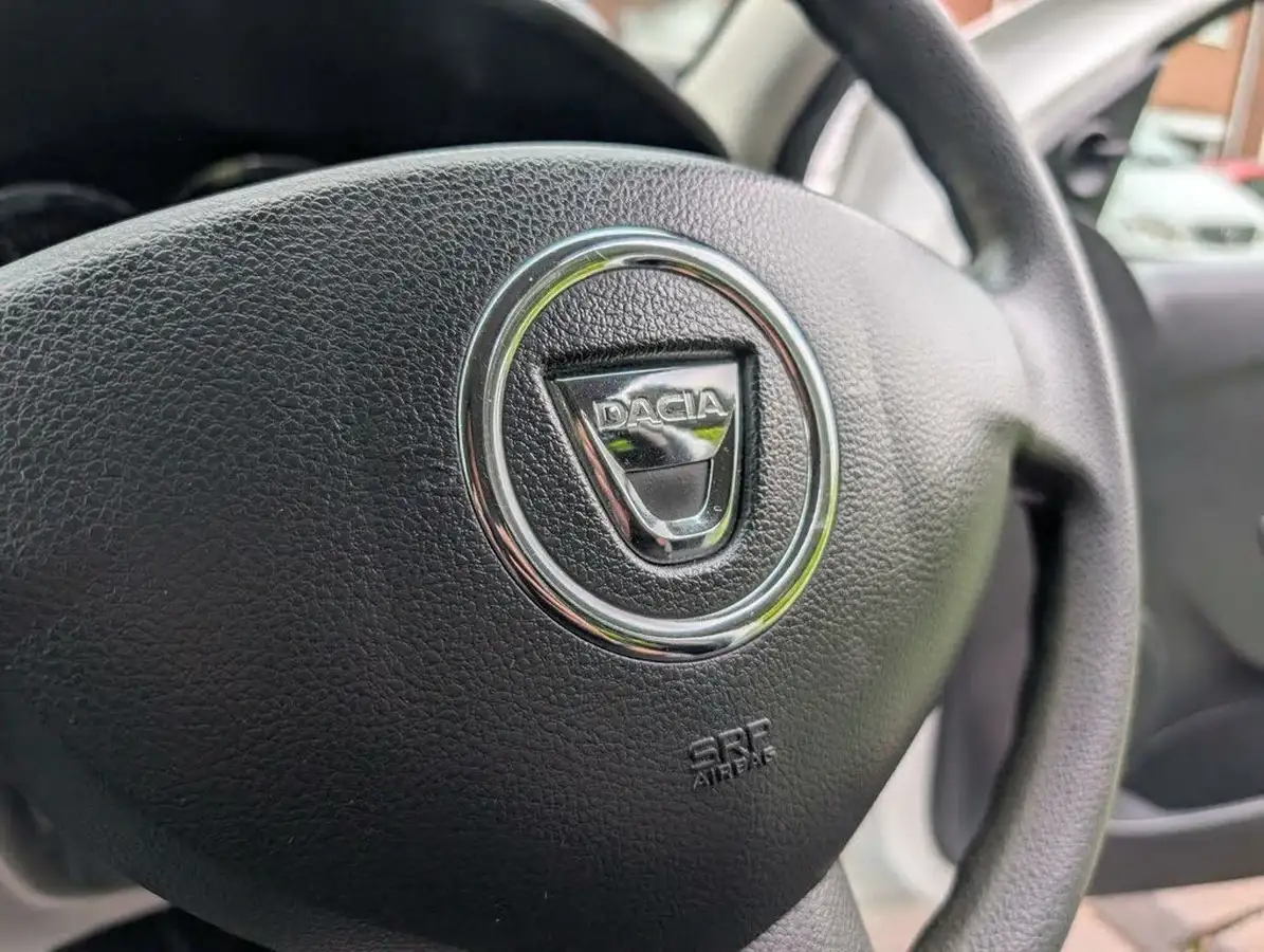 2014-dacia-sandero-12-ambiance-big-29