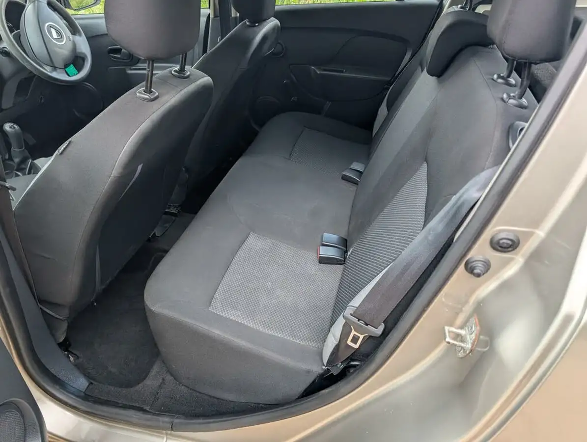 2015-dacia-sandero-12-ambiance-big-13