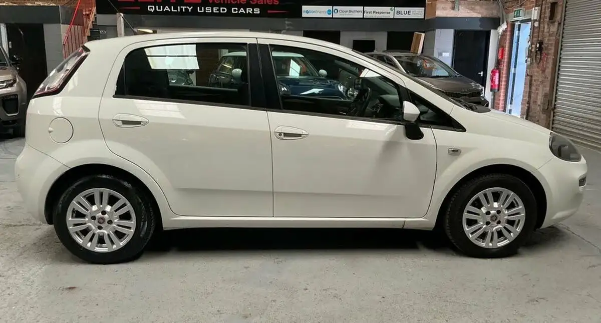 2013-fiat-punto-12-easy-no-ss-5d-big-8