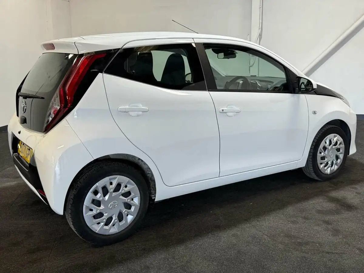 2021-toyota-aygo-10-vvt-i-x-play-tss-x-shift-big-4