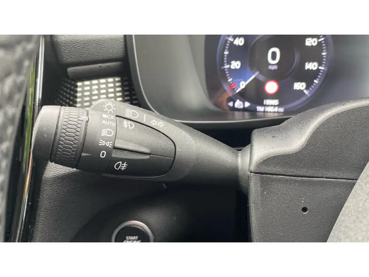 2022-volvo-xc40-15-t4-r-design-big-22