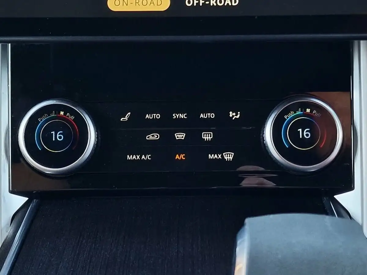 2023-land-rover-range-rover-30-p400-hse-big-28