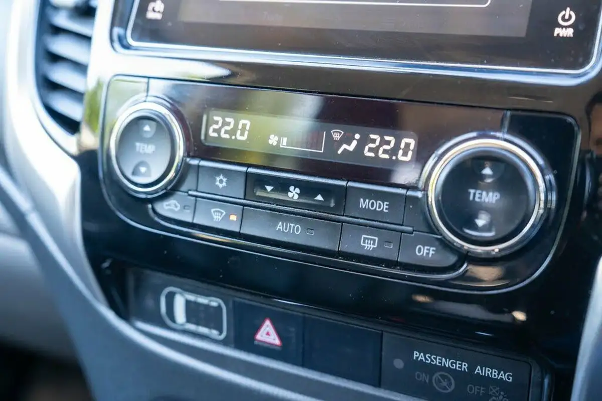 2019-mitsubishi-l200-24di-d-challenger-auto-big-30