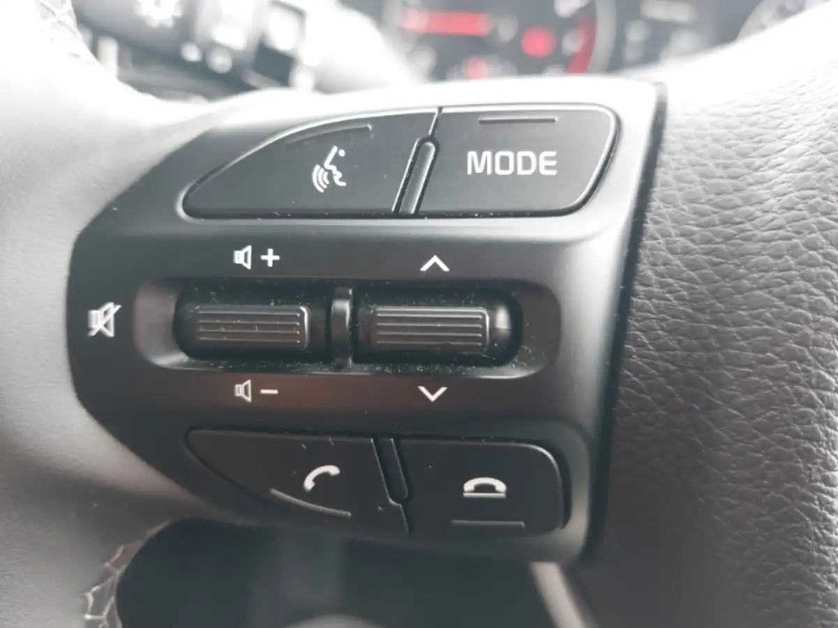 2022-kia-rio-10-t-gdi-2-big-13