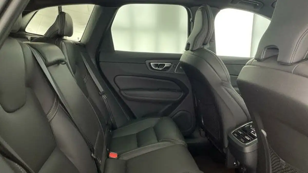 2024-volvo-xc60-20-b5-ultra-black-edition-big-26
