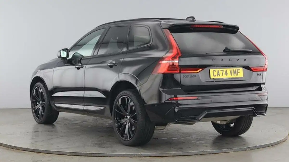 2024-volvo-xc60-20-b5-ultra-black-edition-big-2