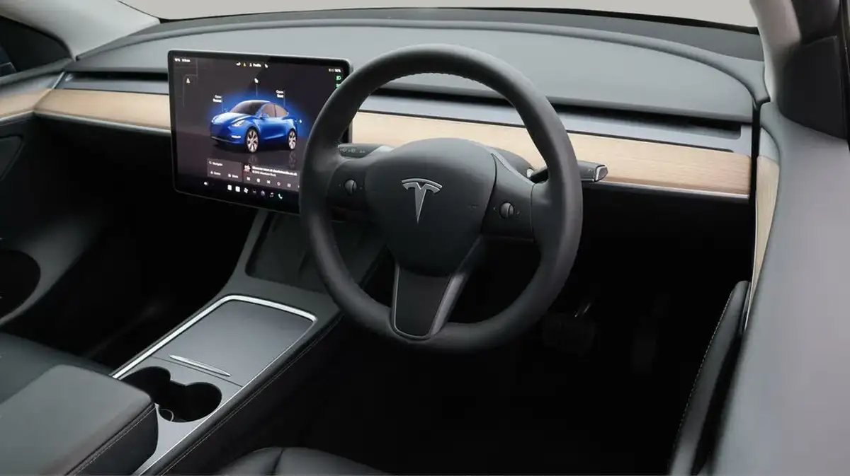 2022-tesla-model-y-e-long-range-big-9