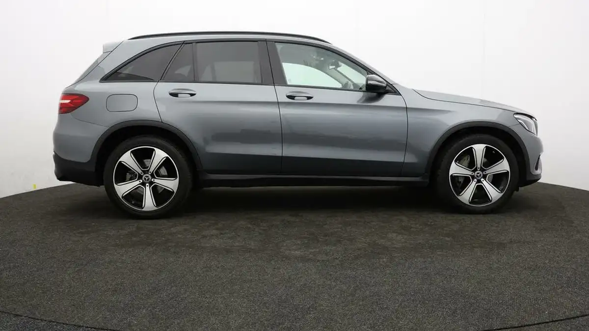2018-mercedes-benz-glc-class-21d-glc220d-urban-edition-big-38