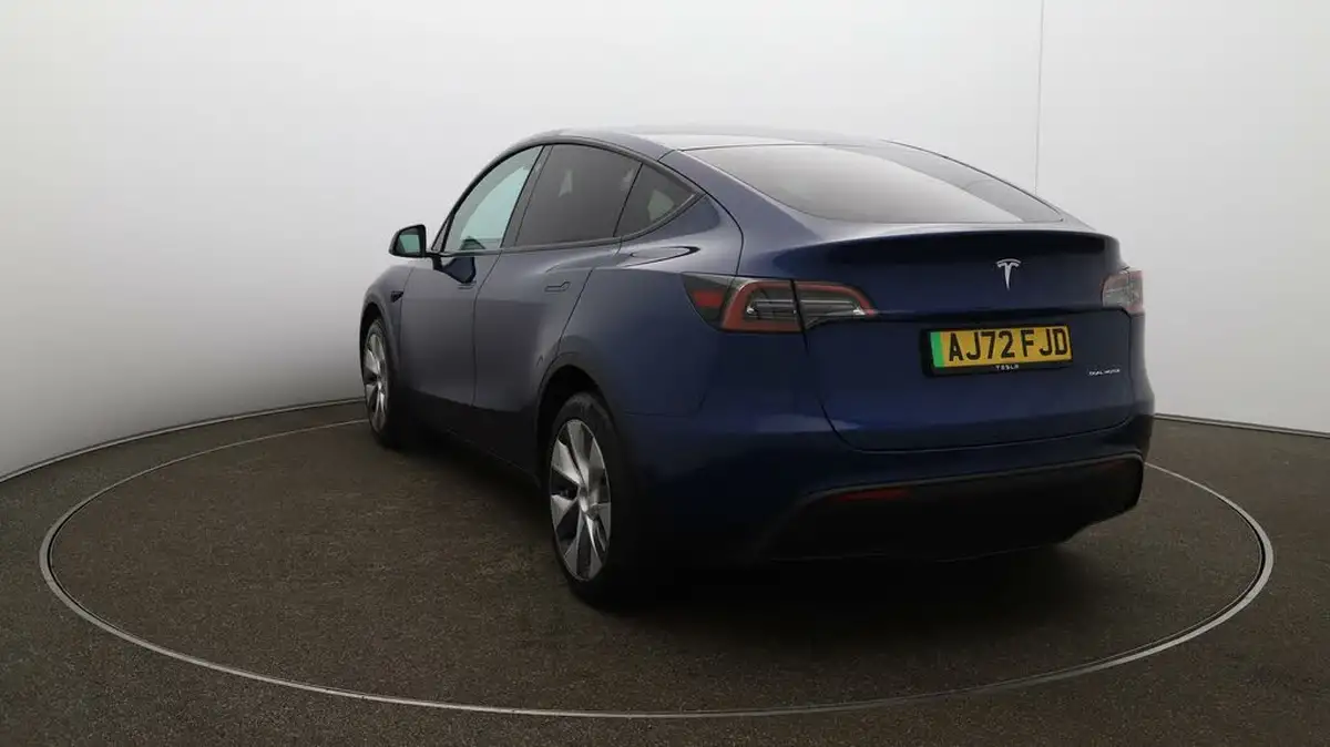 2022-tesla-model-y-e-long-range-big-61