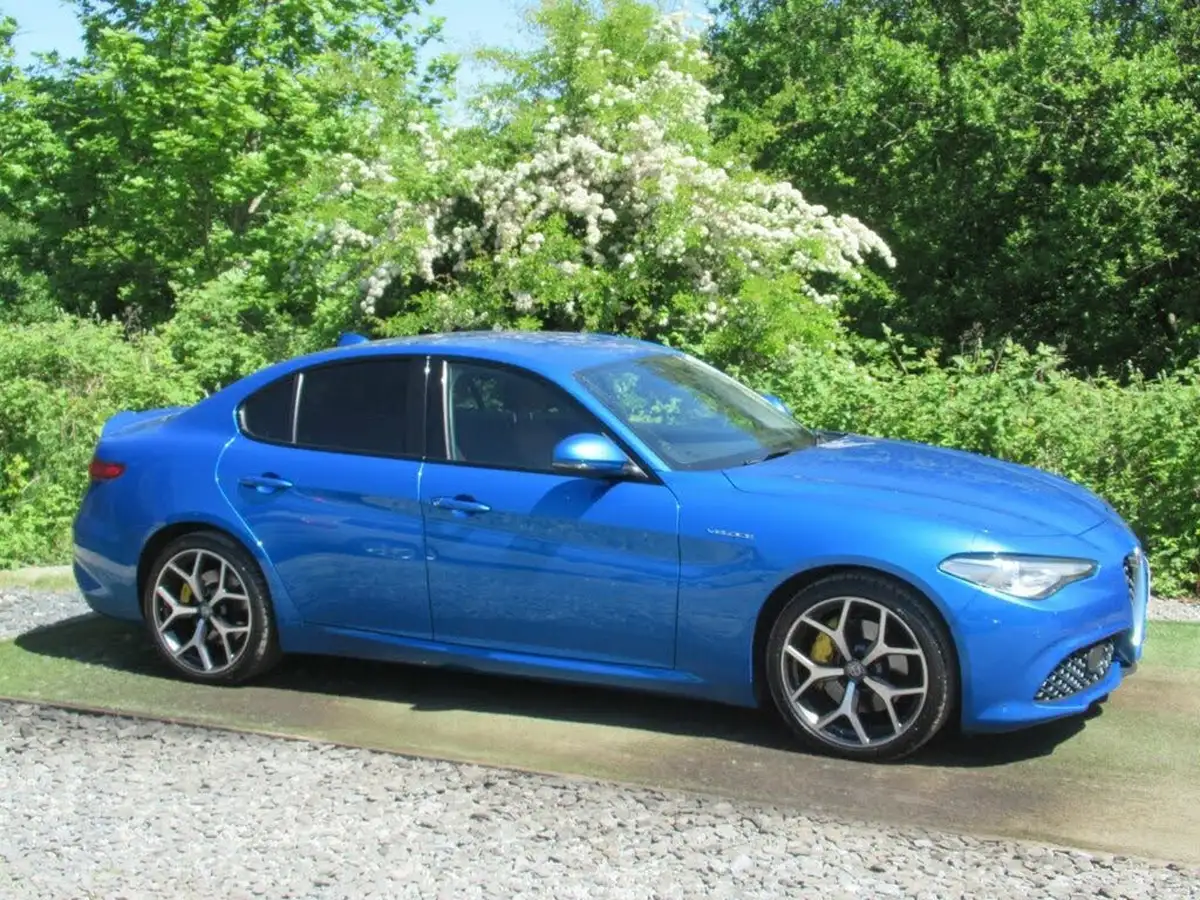 2019-alfa-romeo-giulia-20-veloce-big-5