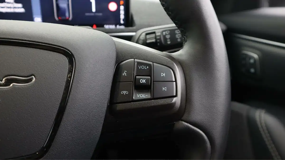 2022-ford-mustang-mach-e-e-extended-range-294ps-big-25