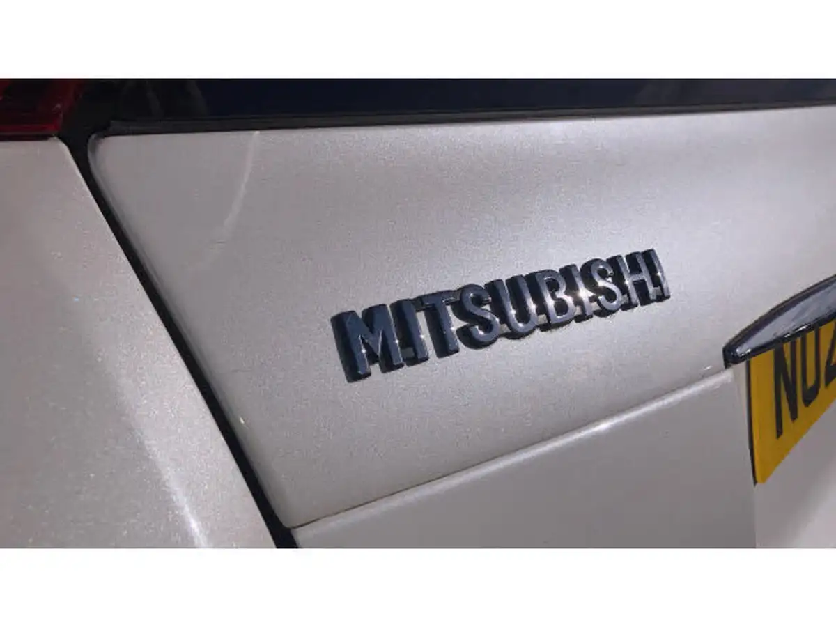 2020-mitsubishi-eclipse-cross-15-black-big-28