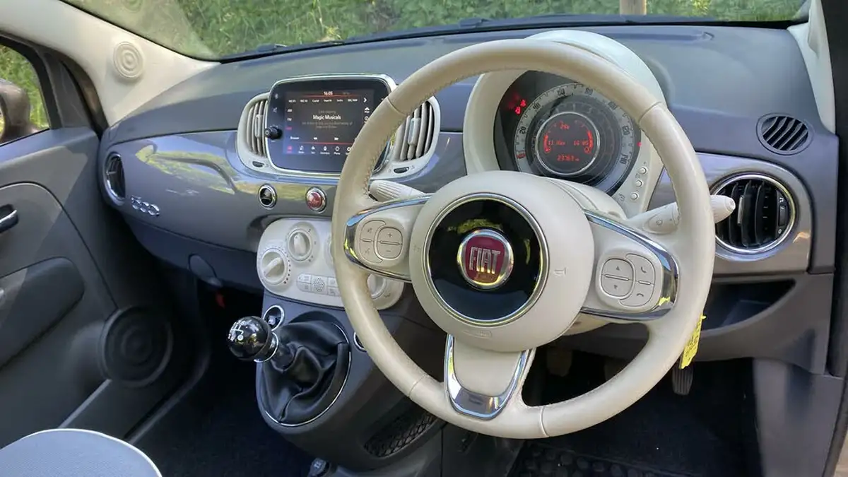 2017-fiat-500-12-lounge-big-30