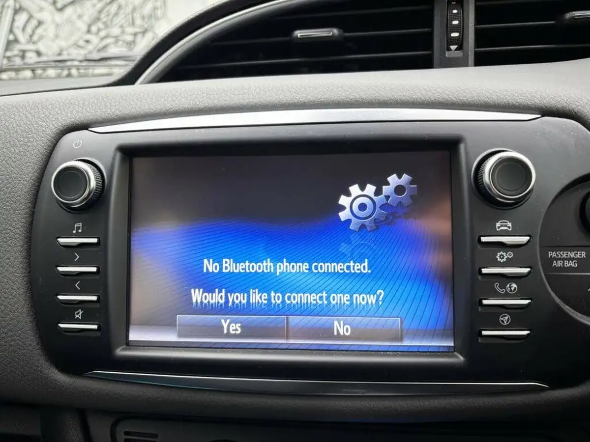 2019-toyota-yaris-15-vvt-i-icon-hybrid-big-16