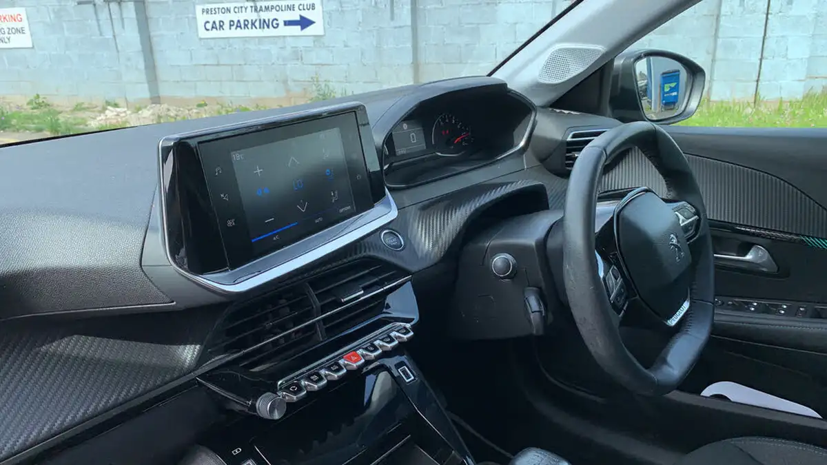 2021-peugeot-208-12-puretech-allure-100bhp-big-11