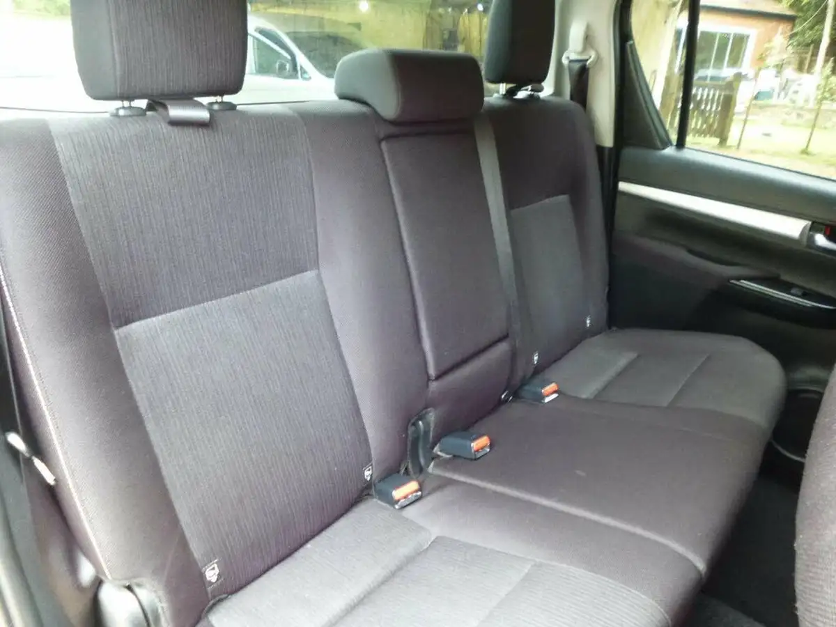 2021-toyota-hi-lux-24d-4d-icon-150hpeu6dt-e-auto-big-21