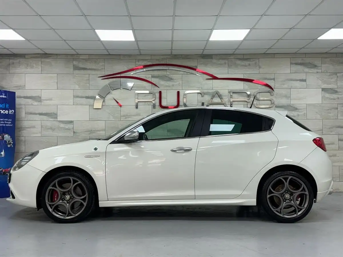 2011-alfa-romeo-giulietta-14-veloce-multiair-170bhp-big-12