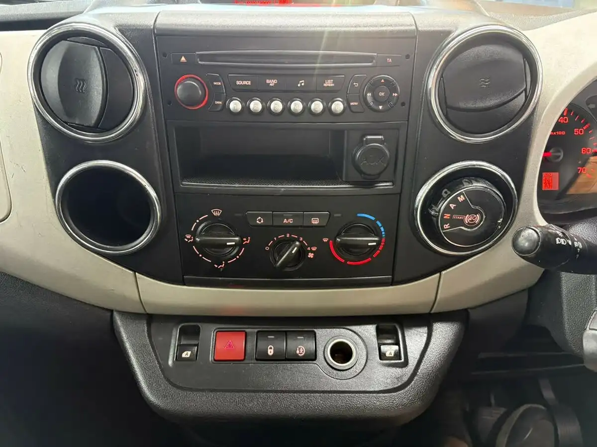 2014-citroen-berlingo-16hdi-xtr-90ps-airdream-egs6-big-19