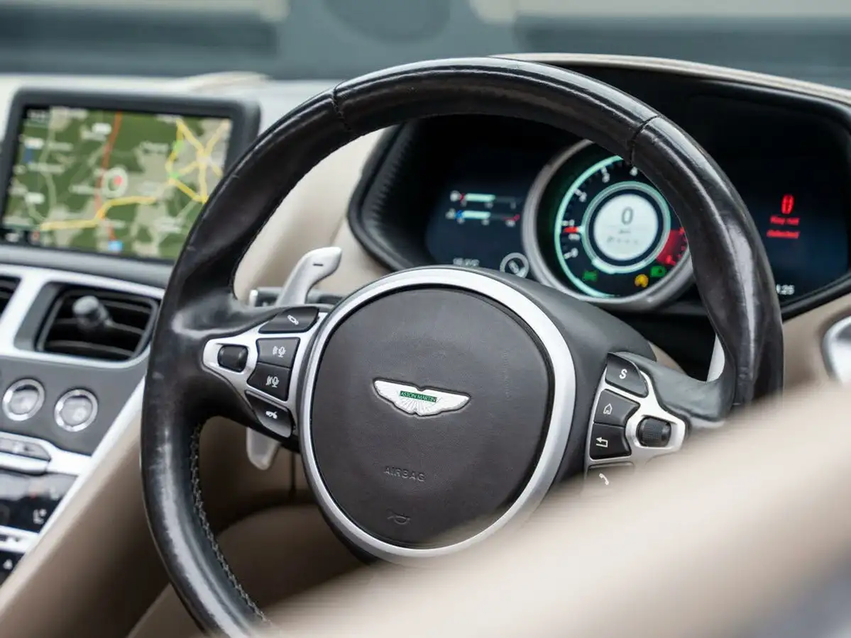 2018-aston-martin-db11-40-v8-big-36