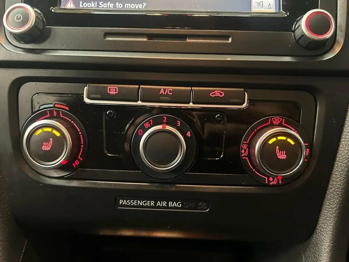 2012-volkswagen-golf-20td-sportline-big-12