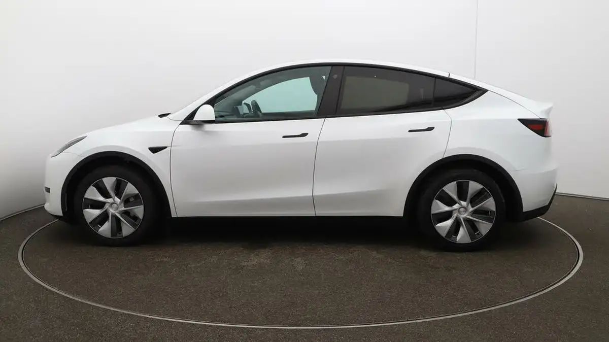 2023-tesla-model-y-e-rwd-big-62