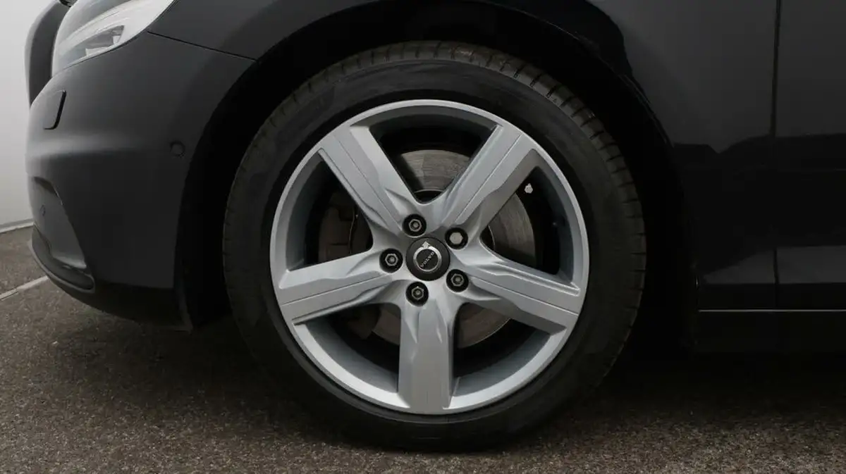 2019-volvo-v40-20td-d3-r-design-nav-plus-geartronic-big-18