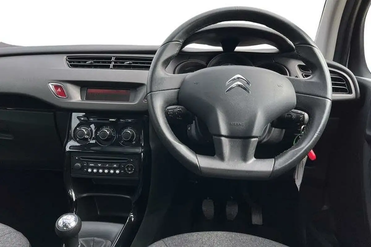 2015-citroen-c3-12-selection-big-10