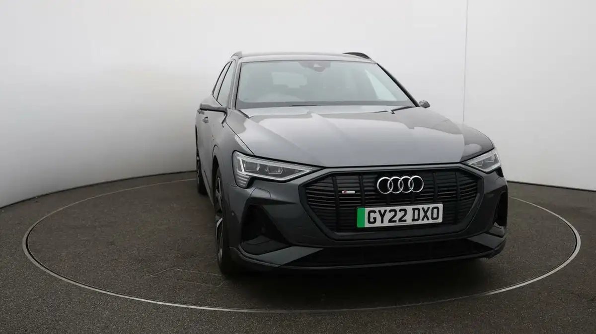 2022-audi-e-tron-50e-black-edition-station-wagon-big-41