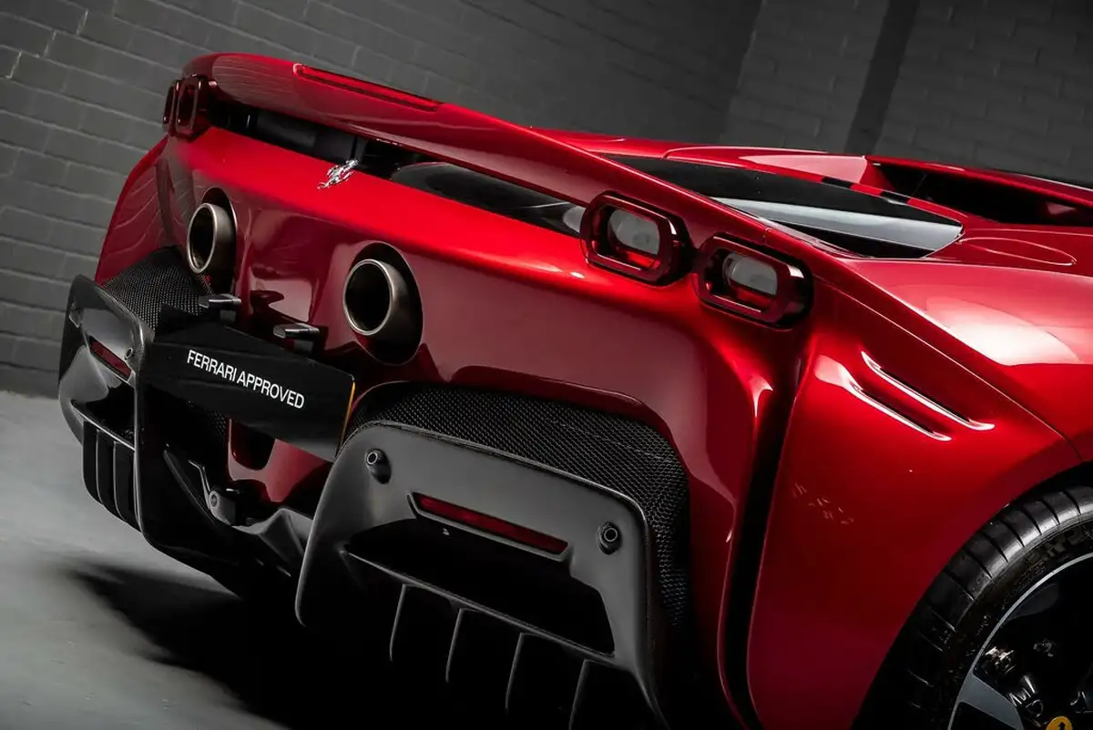 2021-ferrari-sf90-stradale-big-27