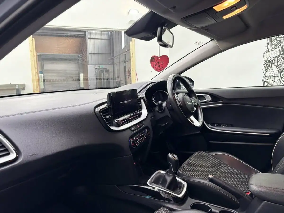 2022-kia-ceed-15-t-gdi-3-sportswagon-big-14