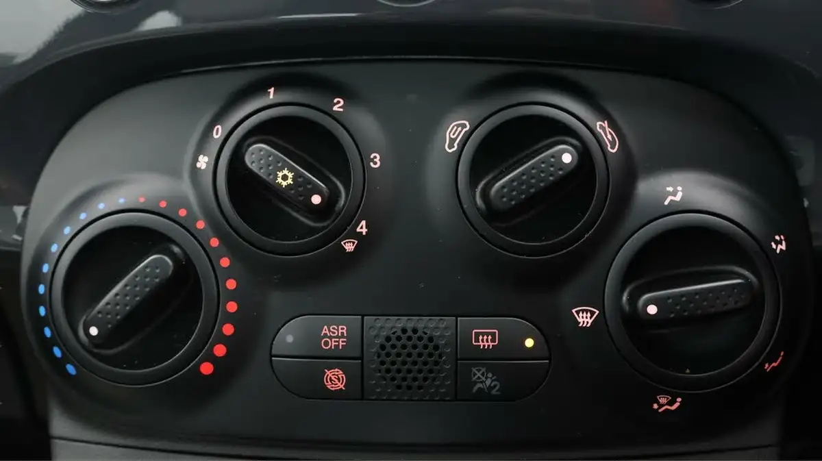 2022-fiat-500-10-dolcevita-big-11