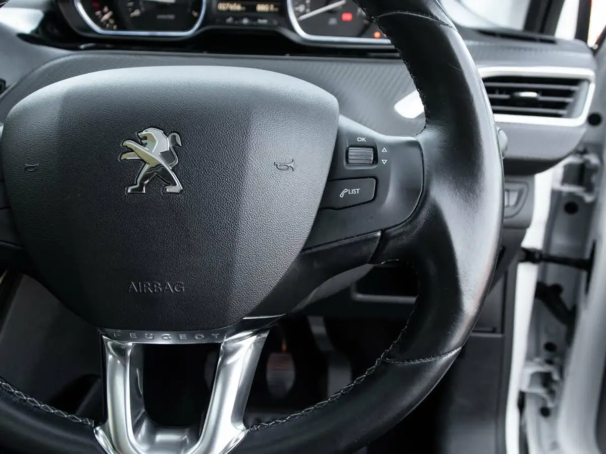 2018-peugeot-2008-suv-12-puretech-allure-premium-ss-big-19
