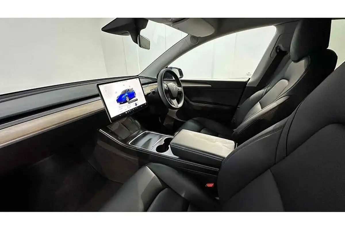 2022-tesla-model-y-e-long-range-big-19