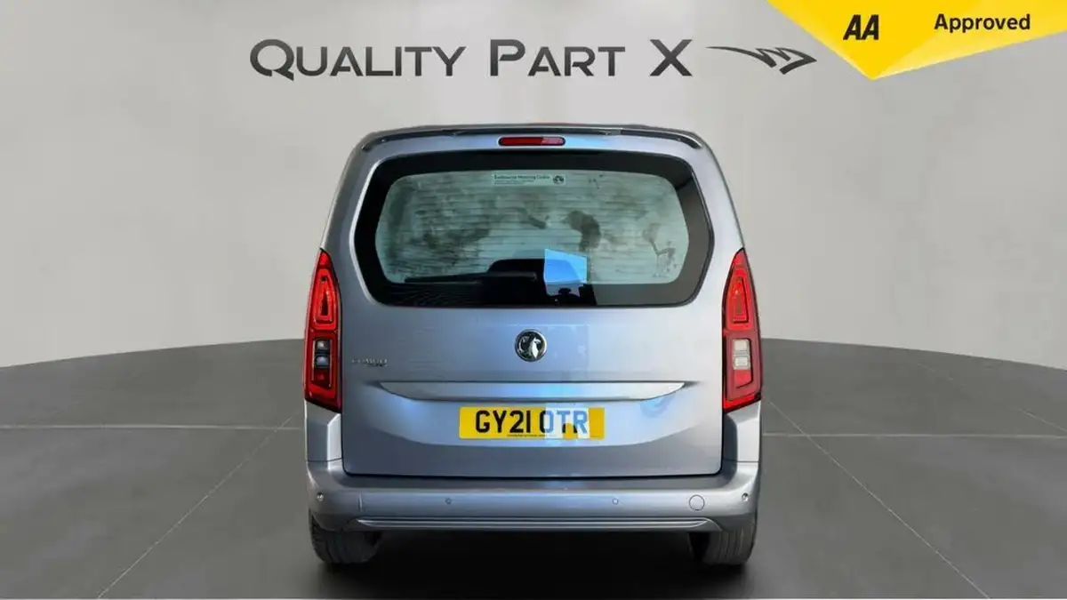 2021-vauxhall-combo-life-12i-edition-big-3