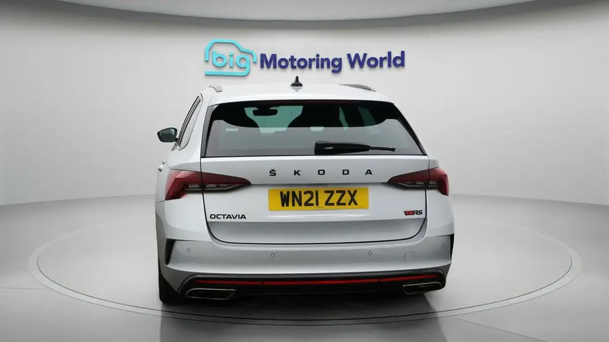 2021-skoda-octavia-20tdi-vrs-estate-big-6