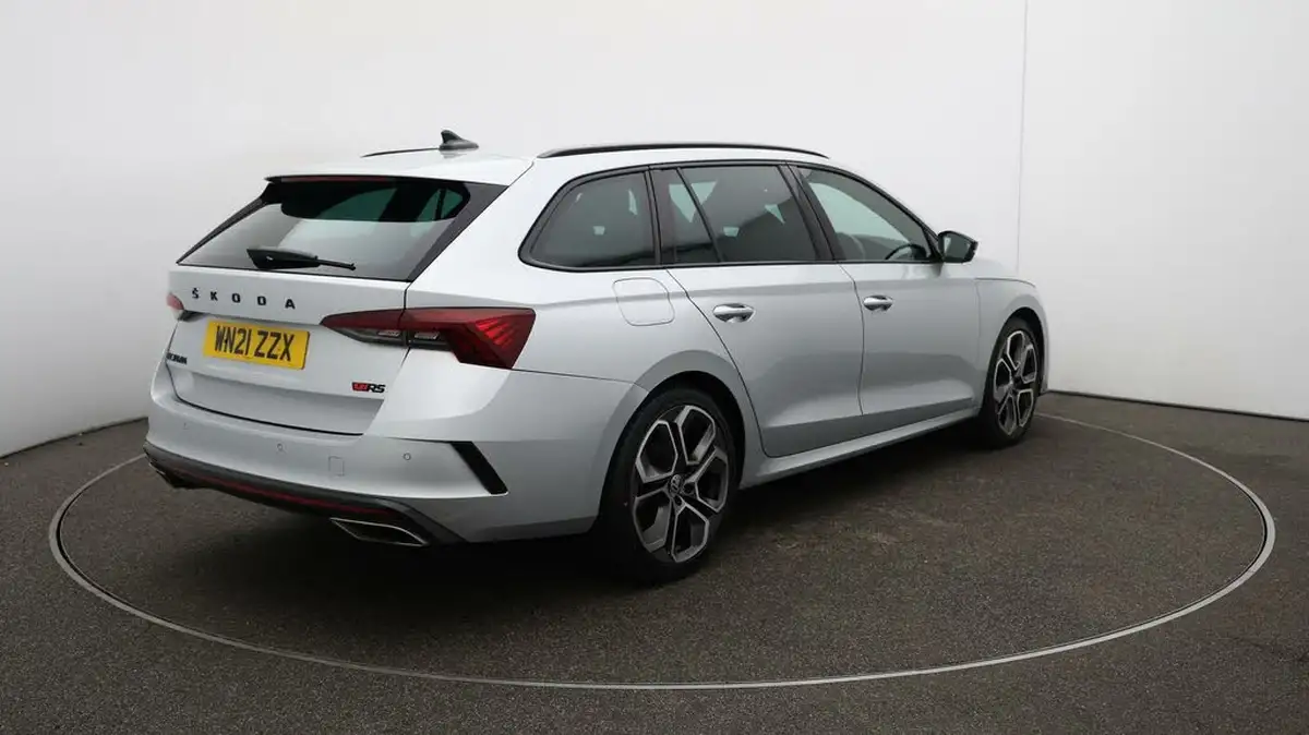 2021-skoda-octavia-20tdi-vrs-estate-big-54