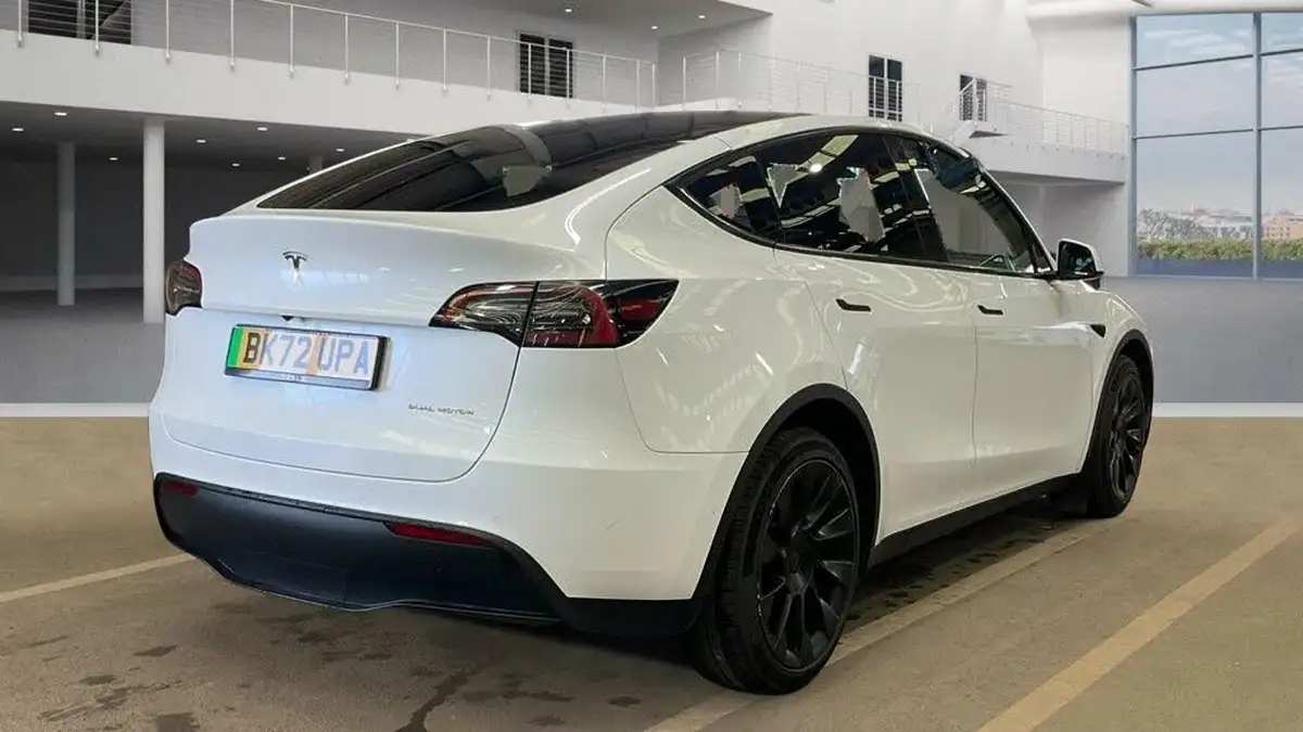 2022-tesla-model-y-e-long-range-big-1